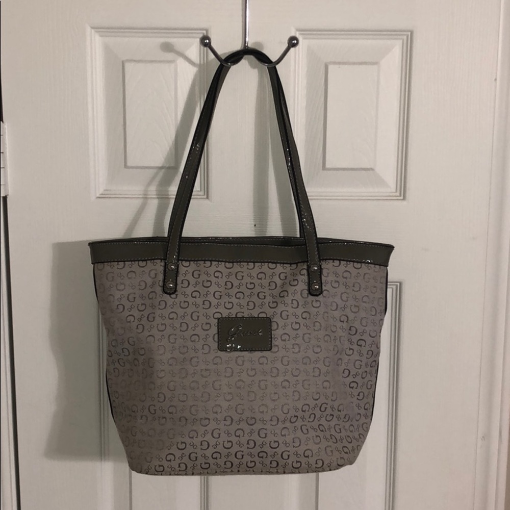Grey Guess purse 👜